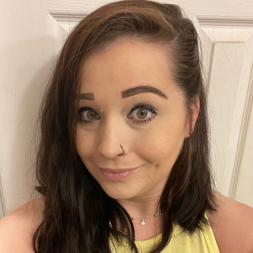 Meet your Posher, Alicia
